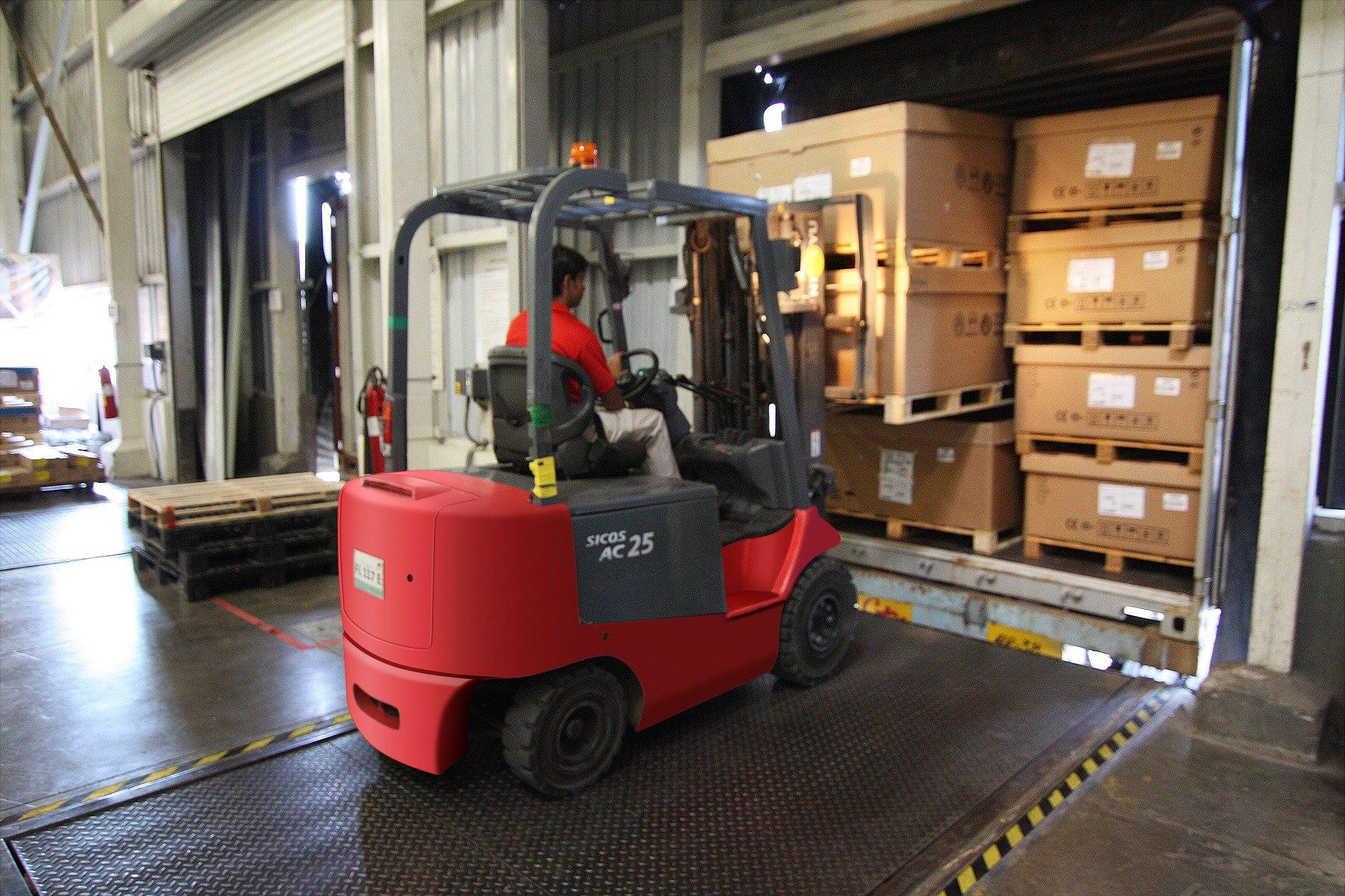 forklift-loading